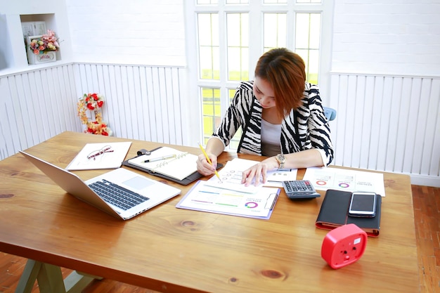 Maximize Your 2025 Tax Refund: A US Employee’s Deduction Guide