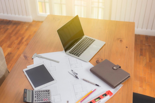 A visual representation of various deductible expenses for independent contractors, such as a laptop for home office, a car for travel, and textbooks for professional development, all connected by lines to a Form 1040 document.